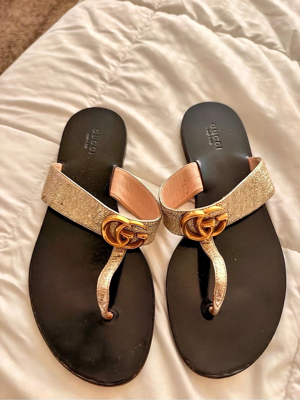 Gucci Women's Thong Sandal with Double G Black & Gold